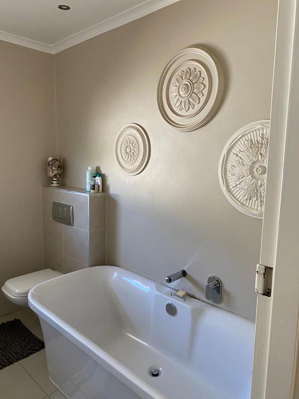 To Let 4 Bedroom Property for Rent in Kreupelbosch Western Cape